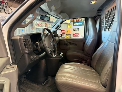 Used 2023 GMC Savana 2500 w/ Driver Convenience Package image 11