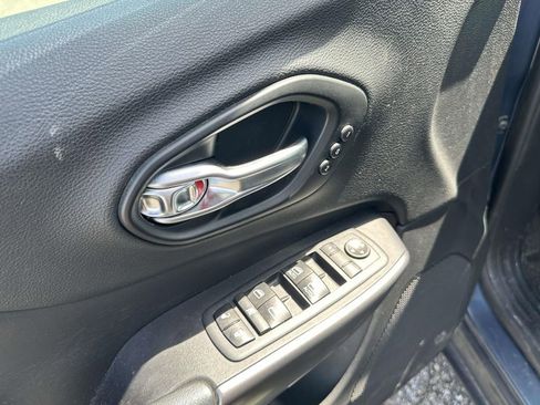 Used 2020 Jeep Cherokee Limited AWD/4WD image 16