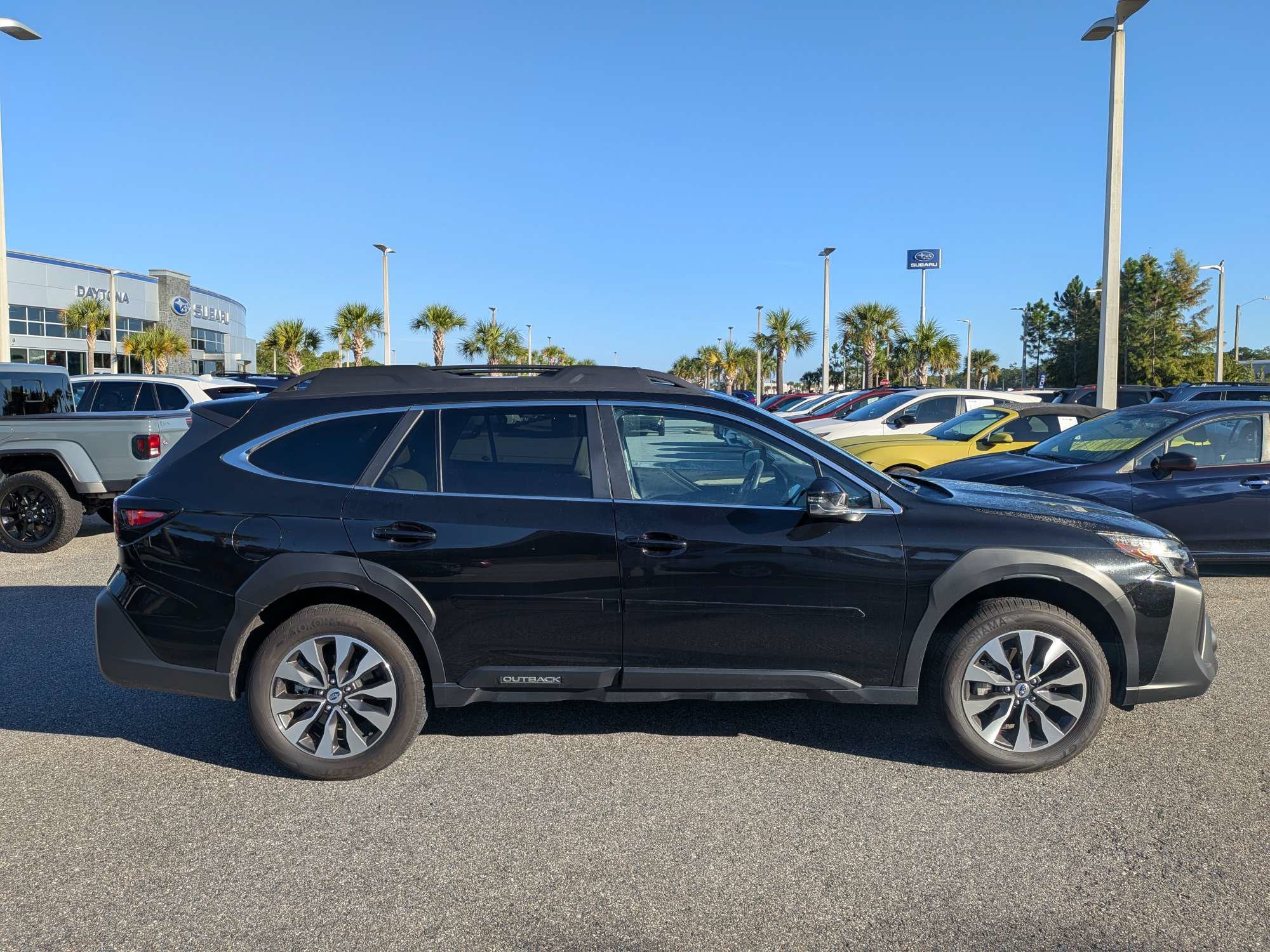 Used 2025 Subaru Outback Limited AWD/4WD image 3