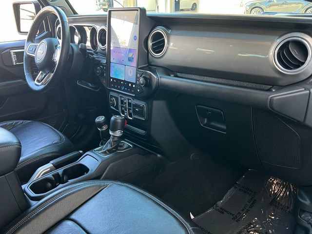 Used 2018 Jeep Wrangler Unlimited Sahara AWD/4WD image 36