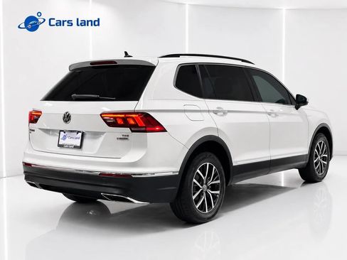 Used 2018 Volkswagen Tiguan SE w/ Panoramic Sunroof Package AWD/4WD image 3