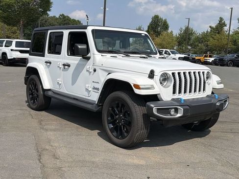 Used 2022 Jeep Wrangler Unlimited Sahara AWD/4WD image 6
