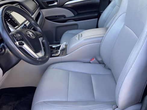 Used 2016 Toyota Highlander XLE image 10