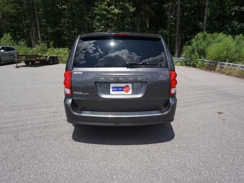 Used 2019 Dodge Grand Caravan SE FWD image 19