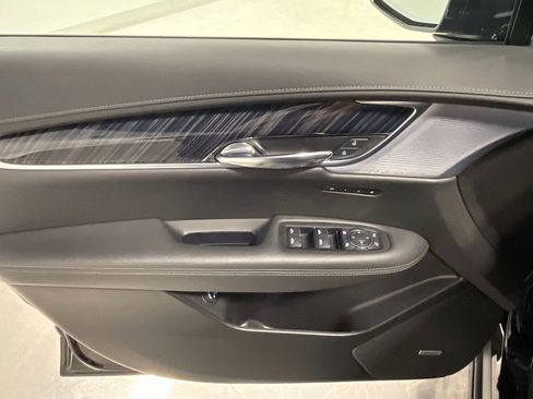 Used 2025 Cadillac XT6 Premium Luxury image 19