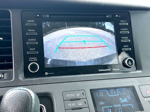Used 2020 Toyota Sienna LE FWD image 15