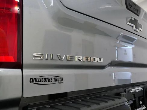 Used 2024 Chevrolet Silverado 2500 ZR2 w/ Technology Package AWD/4WD image 9