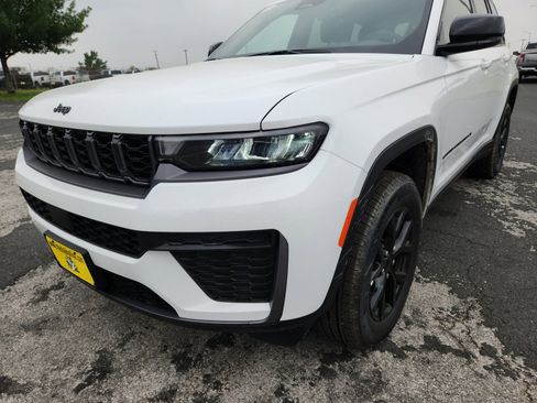 New 2026 Jeep Grand Cherokee Altitude RWD image 9
