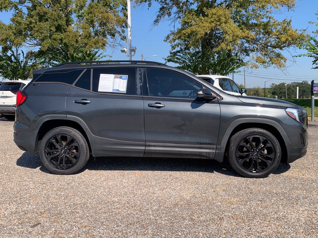 Used 2020 GMC Terrain SLT w/ Elevation Edition FWD image 2
