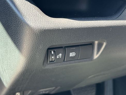 Used 2025 Toyota RAV4 XLE AWD/4WD image 28