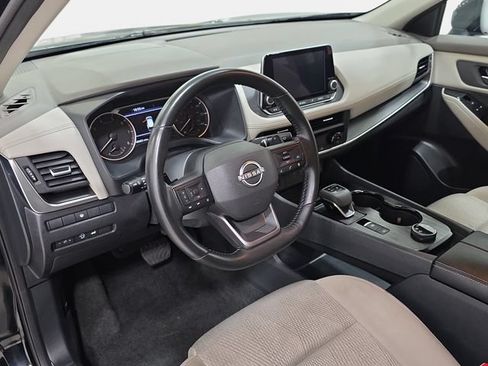 Used 2025 Nissan Rogue SV AWD/4WD image 16