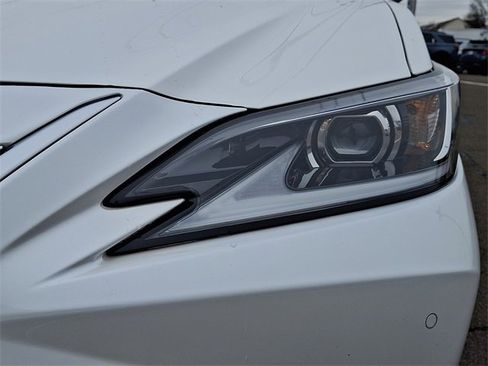 Used 2022 Lexus ES 300h w/ Accessory Package image 9