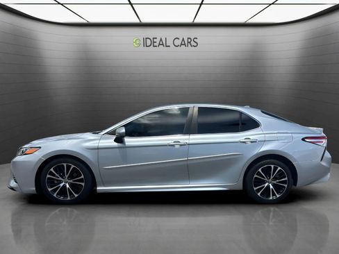 Used 2020 Toyota Camry SE w/ Carpet Mat Package FWD image 8