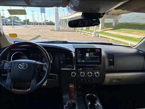 Used 2019 Toyota Sequoia Platinum RWD image 8