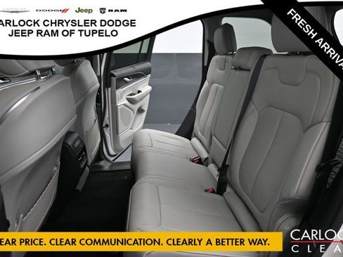 Used 2023 Jeep Grand Cherokee Overland w/ Luxury Tech Group IV AWD/4WD image 28