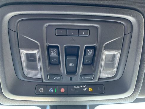 Used 2021 Chevrolet Silverado 1500 High Country w/ Technology Package image 31