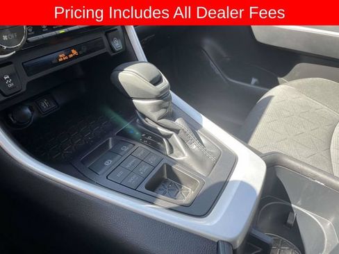 Used 2025 Toyota RAV4 XLE AWD/4WD image 33