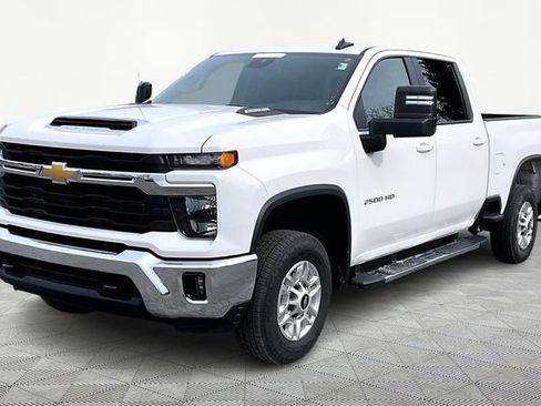 Used 2025 Chevrolet Silverado 2500 LT w/ Convenience Package image 3