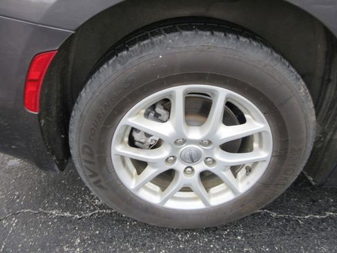 Used 2021 Chrysler Pacifica Touring-L image 9