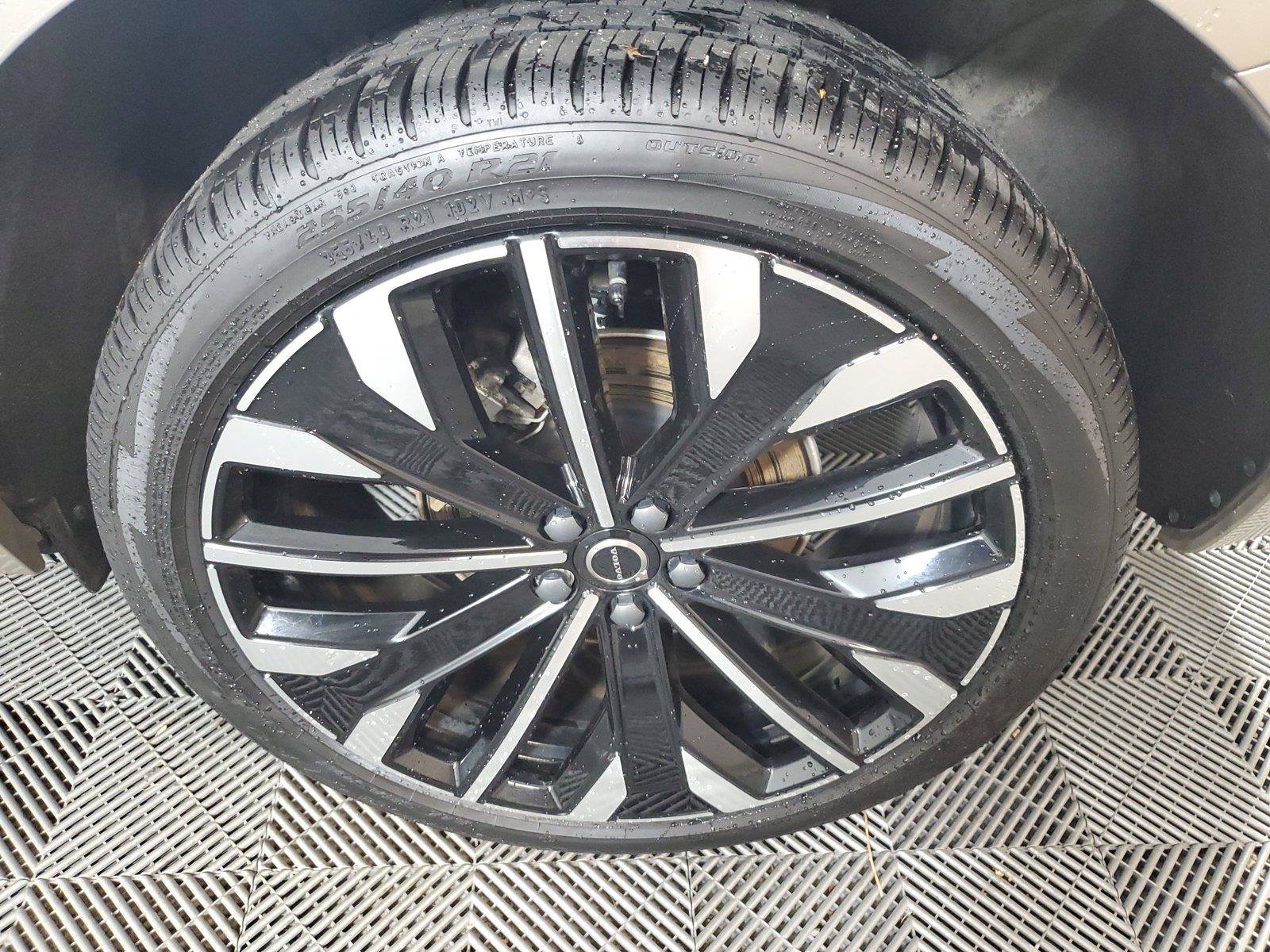 Used 2026 Volvo XC60 B5 Ultra AWD/4WD image 11