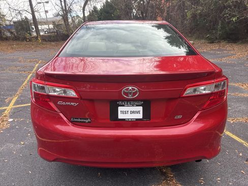 Used 2012 Toyota Camry L image 4