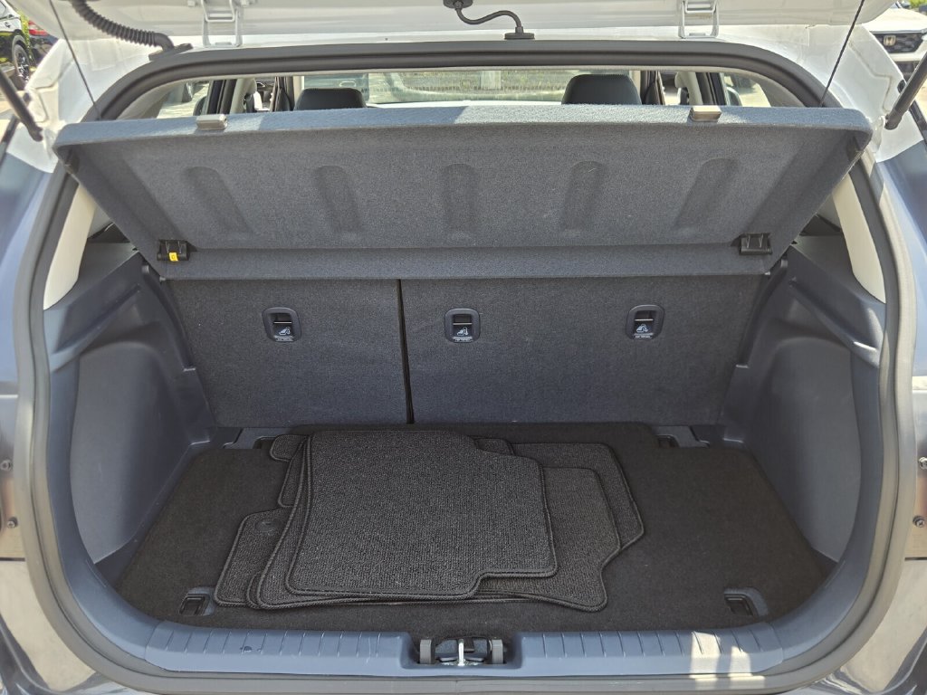 Used 2023 Hyundai Venue Limited FWD image 15
