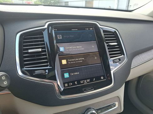 Certified 2023 Volvo XC90 B5 Plus w/ Protection Package Premier image 17