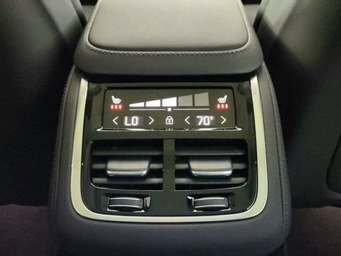 New 2026 Volvo XC90 B6 Plus w/ Protection Package Premier AWD/4WD image 32