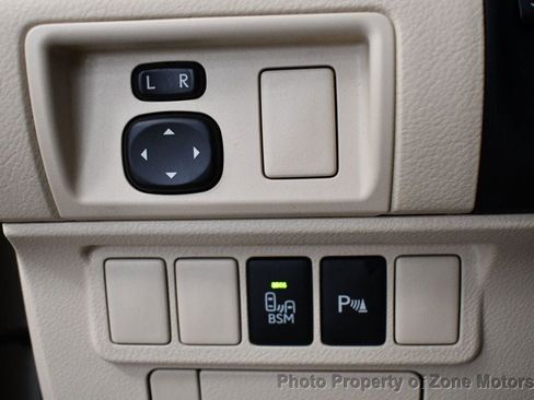 Used 2013 Lexus ES 300h image 34