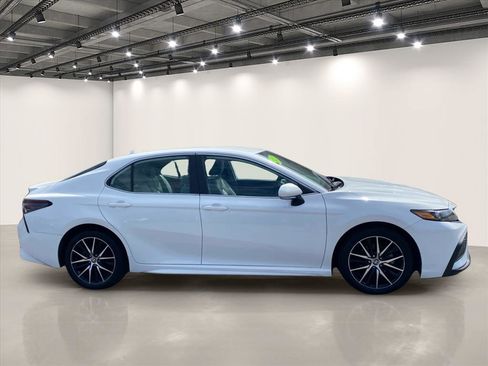 Used 2023 Toyota Camry SE FWD image 8