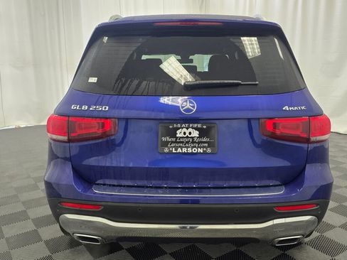 Used 2021 Mercedes-Benz GLB 250 4MATIC w/ Premium Package image 5
