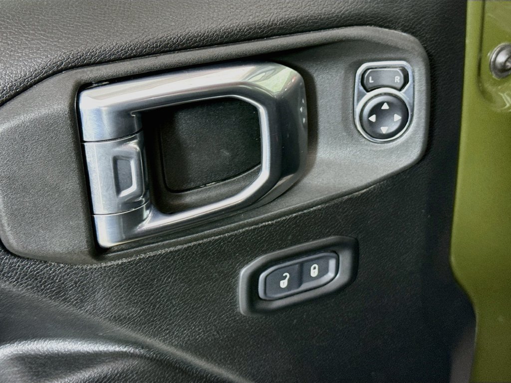 Used 2021 Jeep Wrangler Rubicon w/ LED Lighting Group AWD/4WD image 18