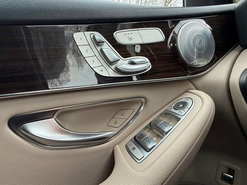 Used 2018 Mercedes-Benz GLC 300 4MATIC image 25
