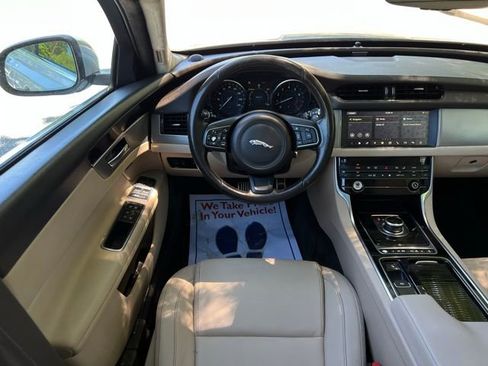 Used 2019 Jaguar XF Premium RWD image 32