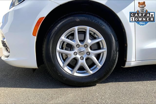 Used 2022 Chrysler Pacifica Touring-L FWD image 9