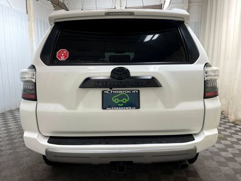 Used 2022 Toyota 4Runner TRD Off-Road Premium w/ Moonroof Package AWD/4WD image 22