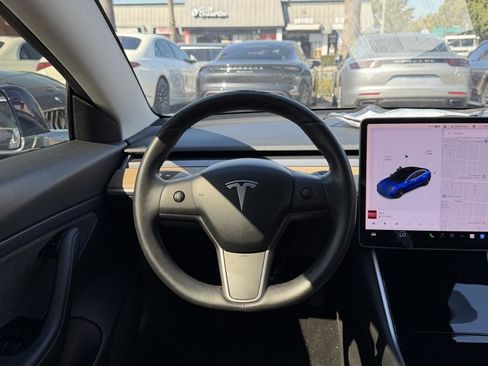 Used 2020 Tesla Model 3 Standard Range image 23