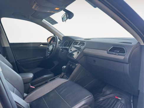 Used 2021 Volkswagen Tiguan SE image 15