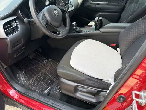 Used 2020 Toyota C-HR LE FWD image 6