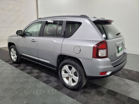 Used 2015 Jeep Compass Latitude AWD/4WD image 3