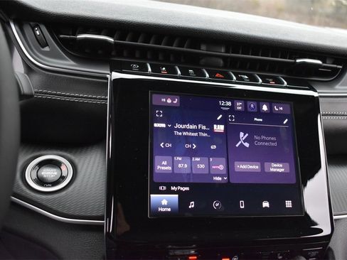 Used 2025 Jeep Grand Cherokee Laredo w/ Luxury Tech Group I image 16