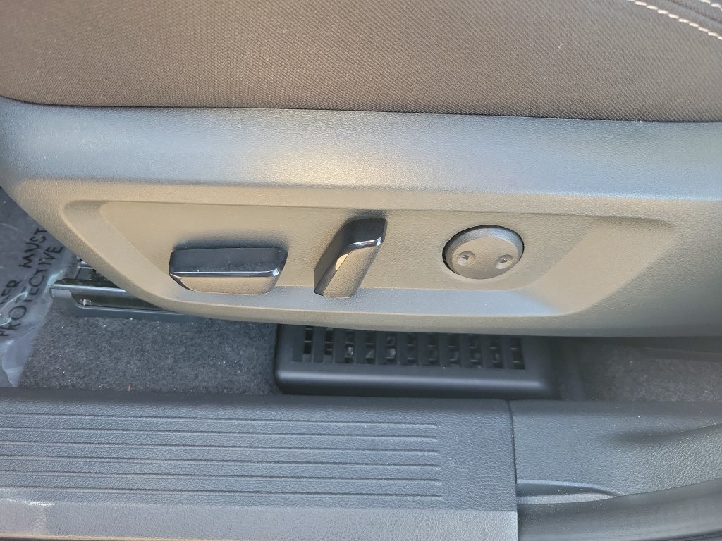 Certified 2023 Nissan Rogue SV FWD image 17