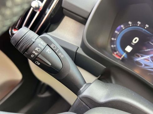 Used 2023 Volvo XC40 B5 Ultimate w/ Climate Package image 34