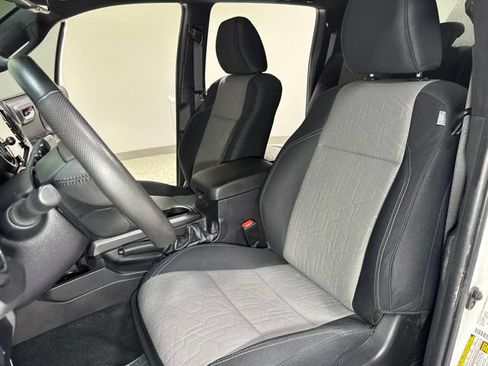 Used 2022 Toyota Tacoma TRD Sport w/ Technology Package AWD/4WD image 13