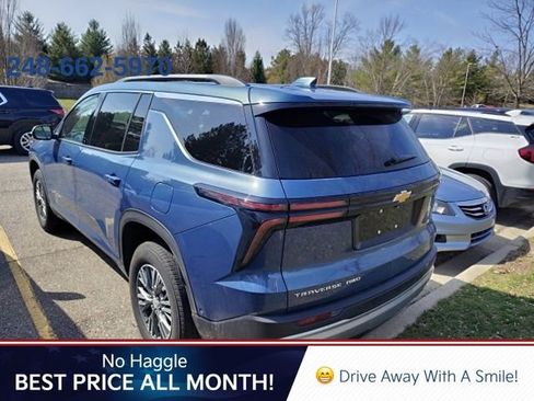 Used 2024 Chevrolet Traverse LT w/ Enhanced Driving Package image 2