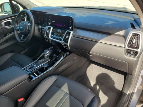 Certified 2022 Kia Sorento SX image 11