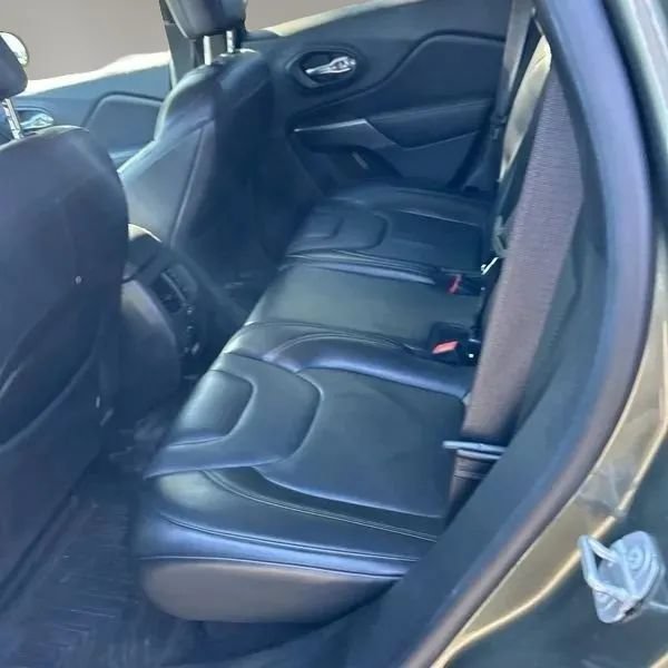 Used 2019 Jeep Cherokee Limited AWD/4WD image 12