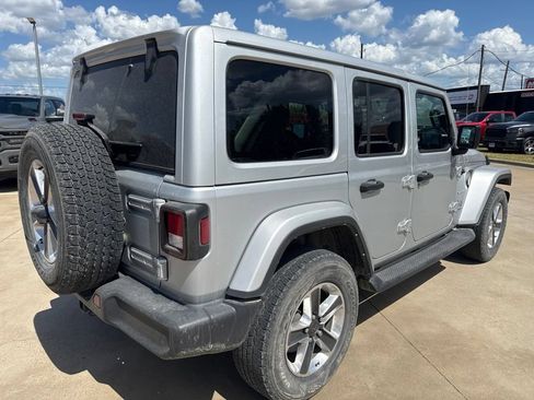 Used 2022 Jeep Wrangler Unlimited Sahara w/ Cold Weather Group AWD/4WD image 7