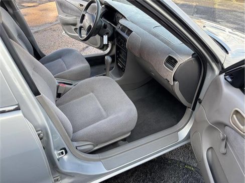 Used 2002 Chevrolet Prizm Sedan 4D image 14