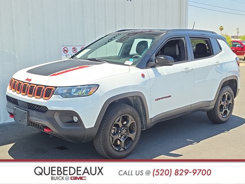 Used 2023 Jeep Compass Trailhawk AWD/4WD image 3
